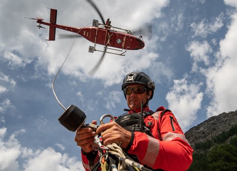 Team Wendy SAR Backcountry Action Shot