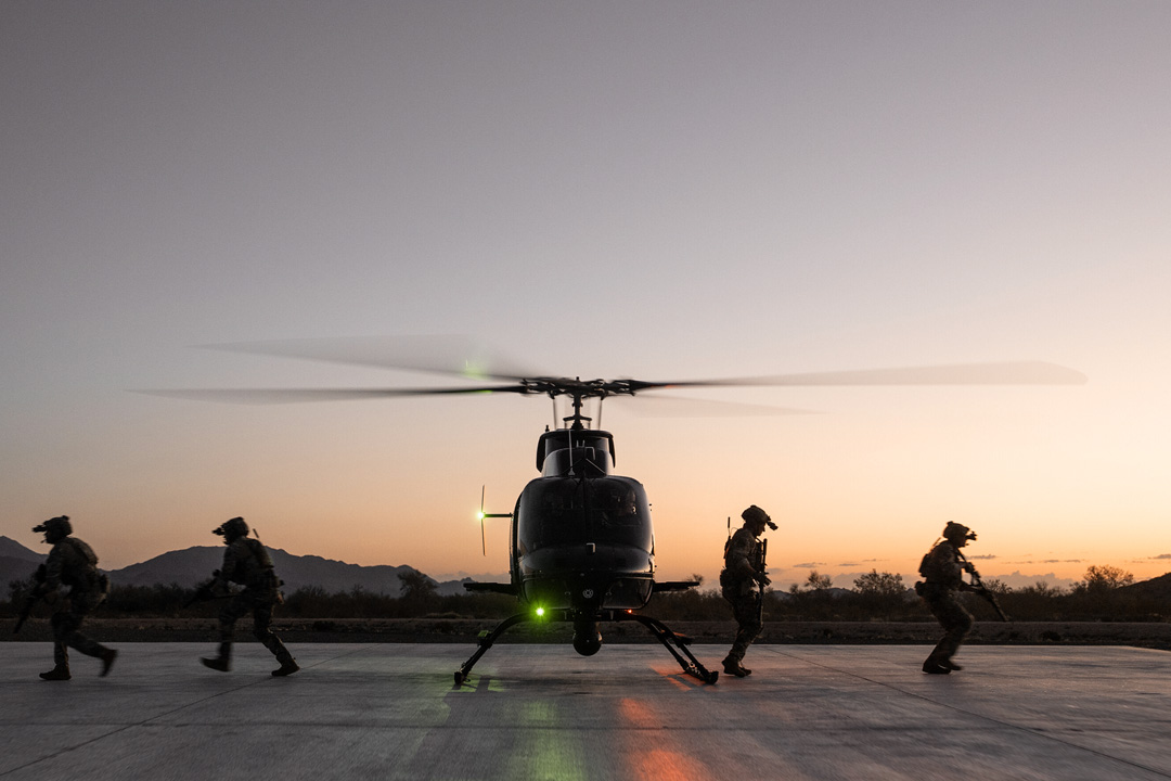 Image of soldiers either side of helicopter