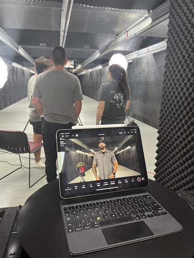 Photo prise sur le plateau lors d'une séance de prise de vue d'essai de RIFLETECH